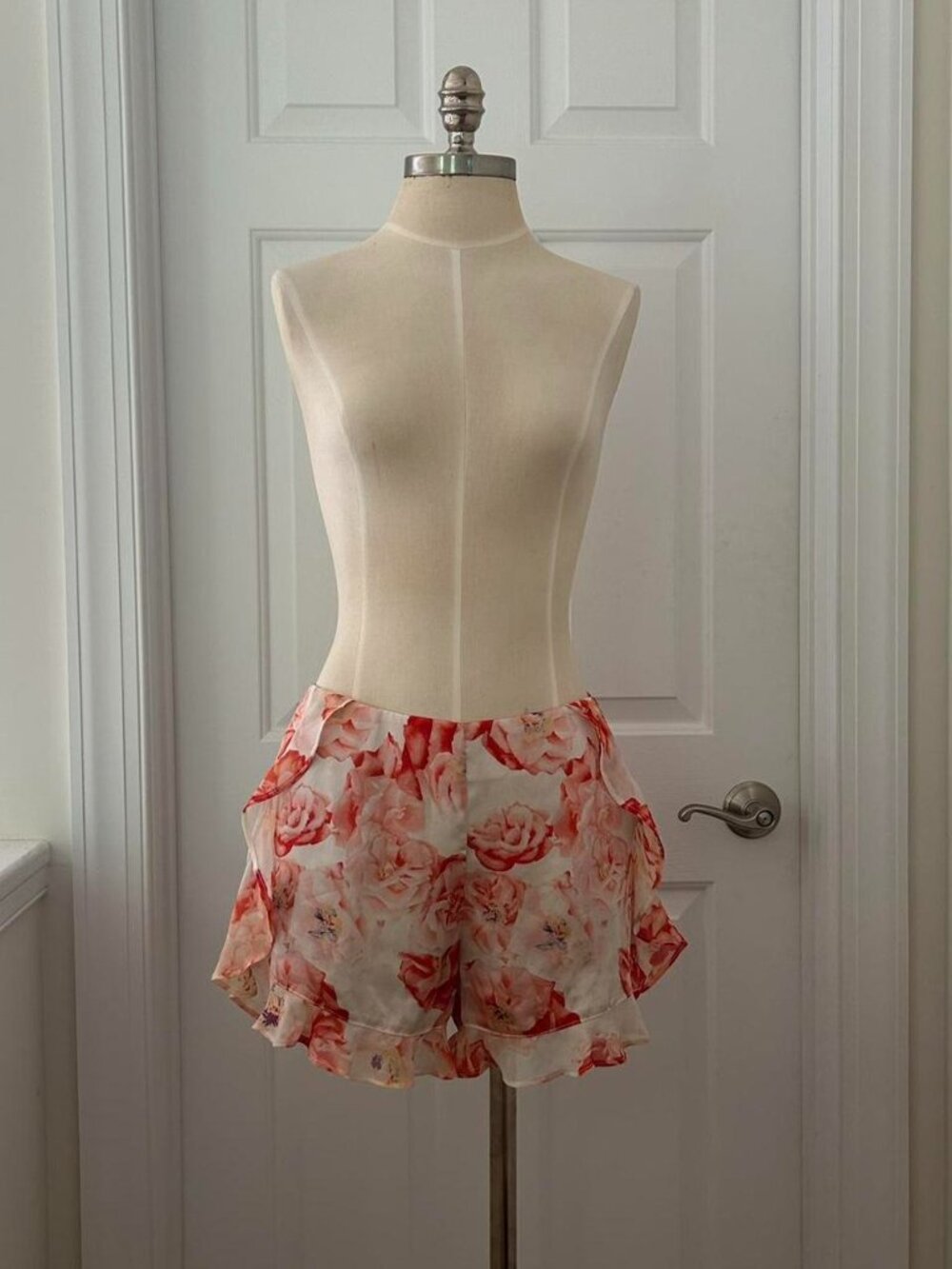 BCBGeneration pink orange floral ruffle satin like shorts with pockets Size 6